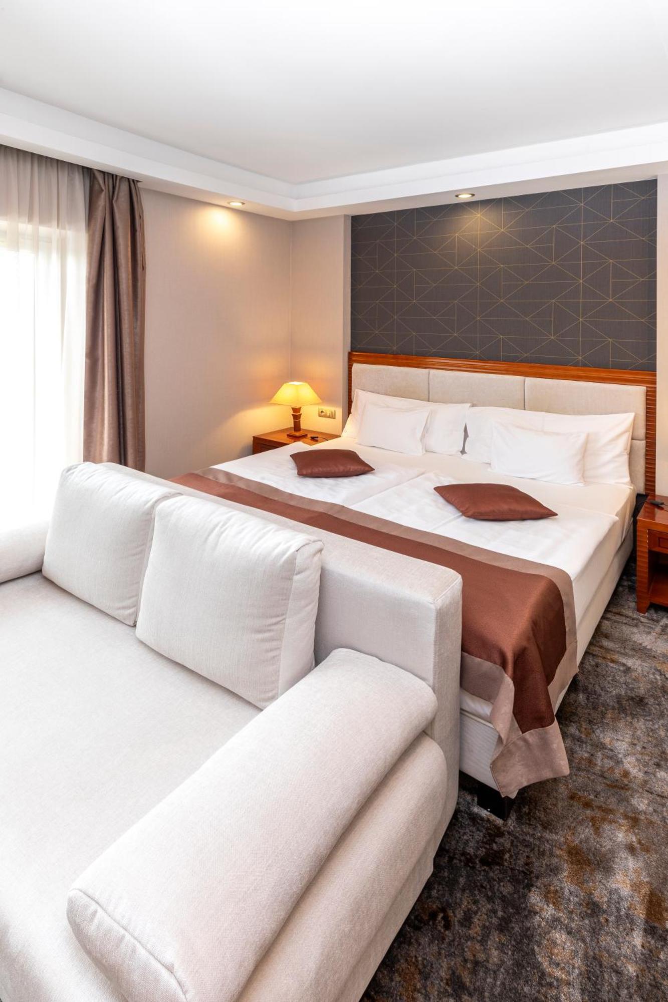 Colosseum Hotel