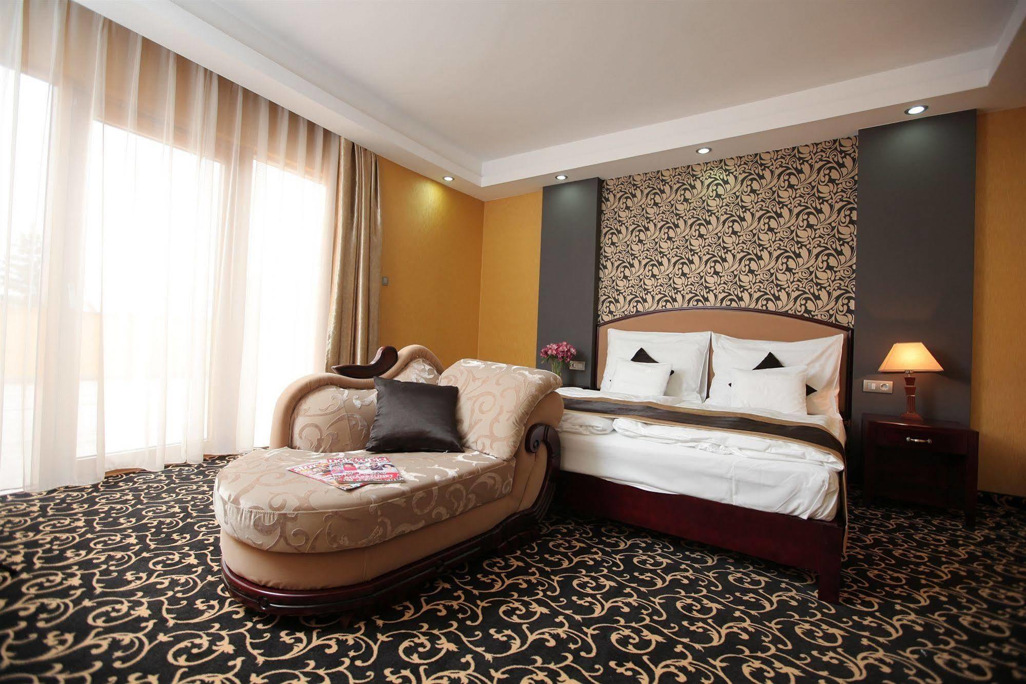 Colosseum Hotel